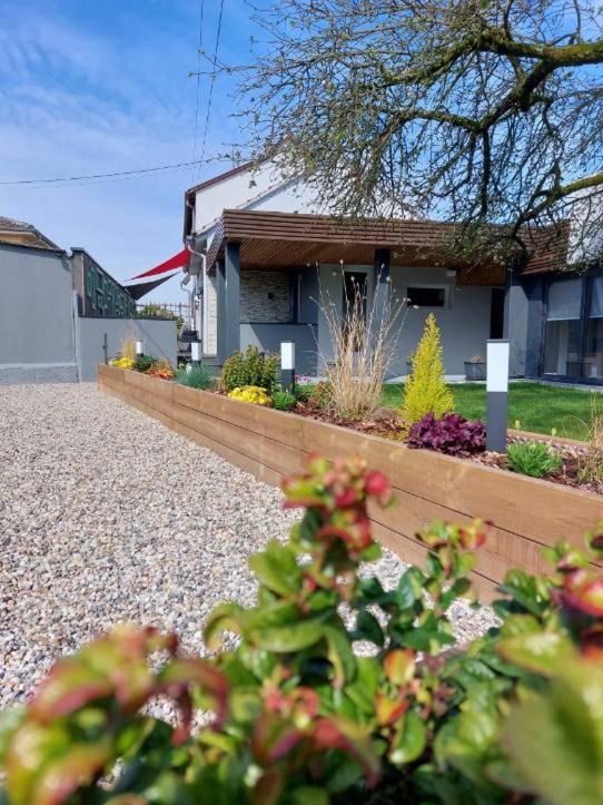 Gite Au Pommier Fleuri Et Son "Appart" Independant Drusenheim Bagian luar foto